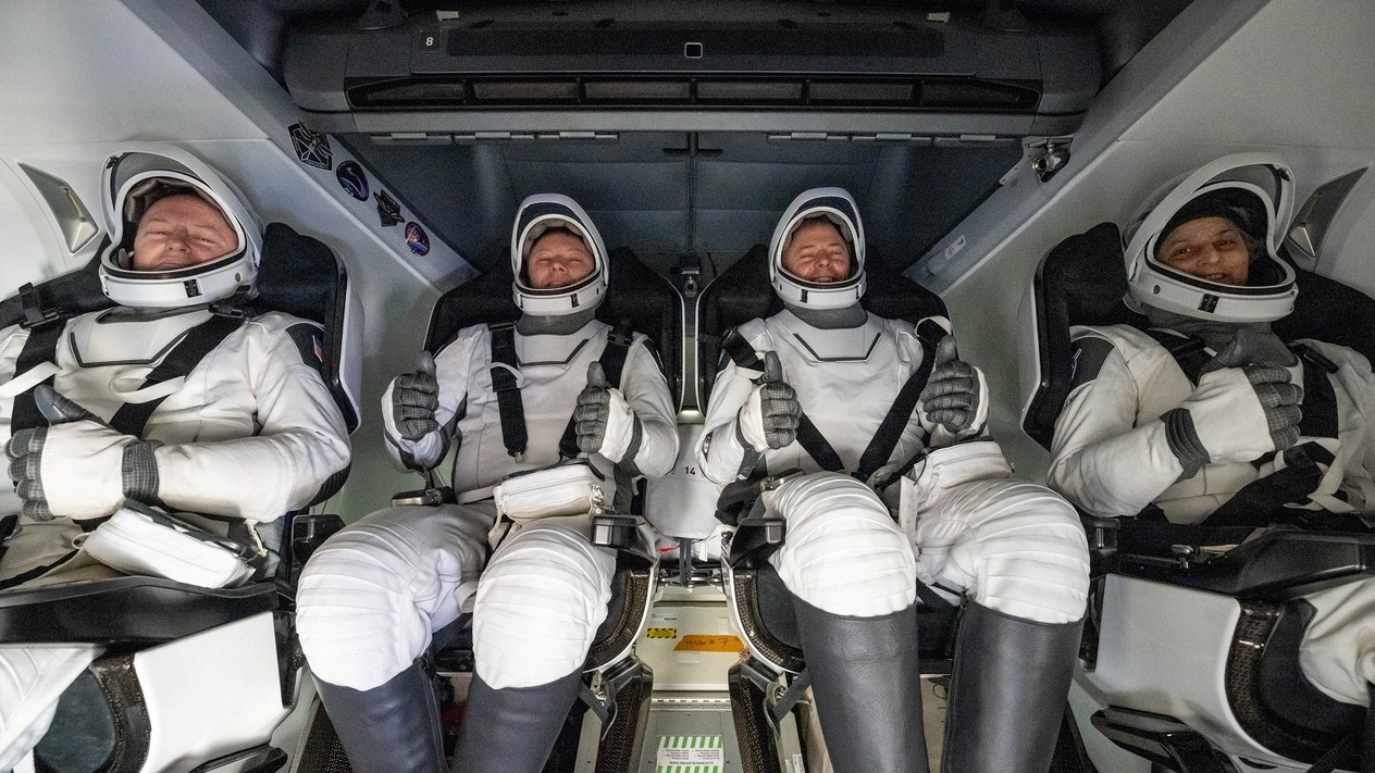 NASA astronotları dokuz ay sonra dünyaya döndü