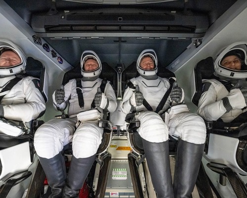NASA astronotları dokuz ay sonra dünyaya döndü