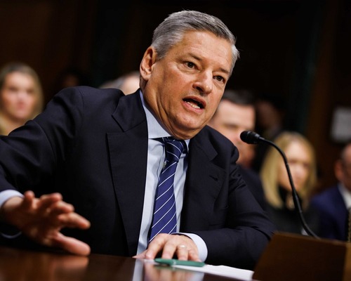 Netflix CEO’su Sarandos: Trump Warner Bros anlaşmasına müdahale etmedi