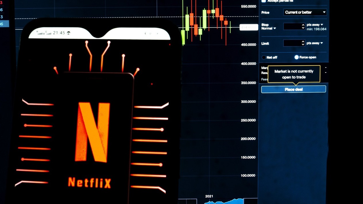 Netflix hisseleri yaklaşık 1.000 dolara yükseldi