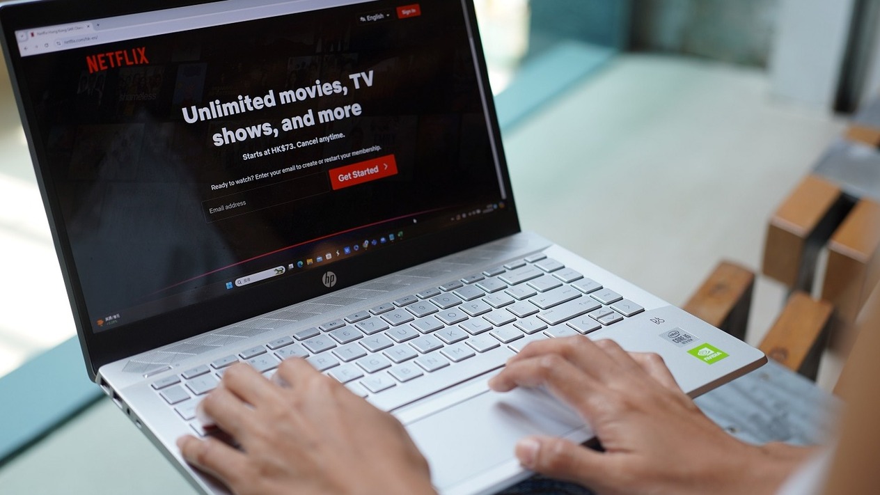 Netflix Warner Bros teklifi tamamen nakite çevirecek