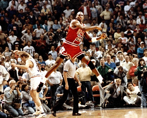 Nike hisseleri Michael Jordan'ın emekliliğinden bu yana en kötü yılına ilerliyor