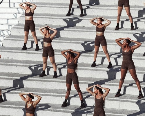 Nike’tan kadın giyim kolunu canlandıracak adım