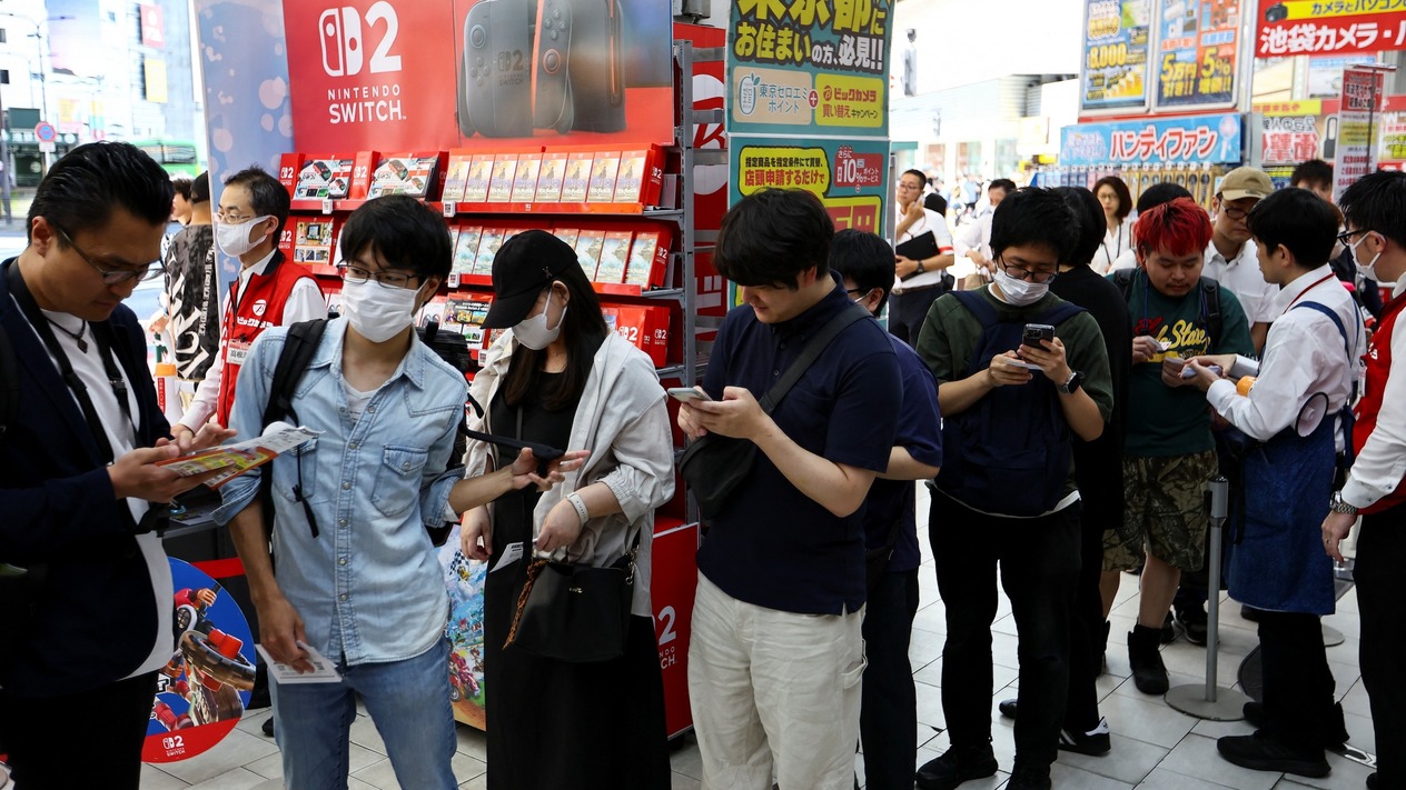 Nintendo Switch 2 satışa çıktı: Mağaza önlerinde uzun kuyruklar oluştu