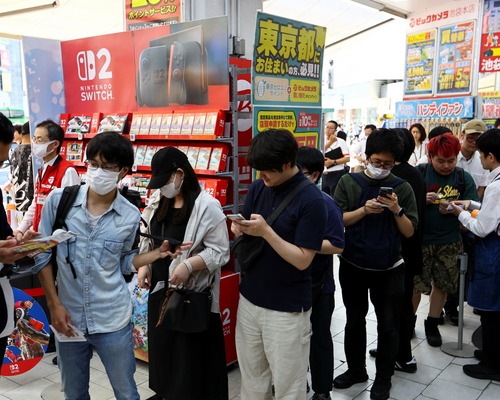 Nintendo Switch 2 satışa çıktı: Mağaza önlerinde uzun kuyruklar oluştu