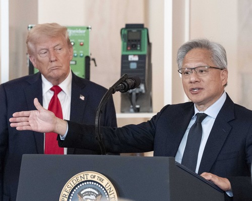 Nvidia CEO’su Huang’dan ABD’ye yapay zeka uyarısı