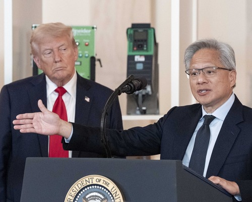 Nvidia CEO’su Huang ve ABD Başkanı Trump aynı fikirde: Yapay zeka uyarıları aldatmaca