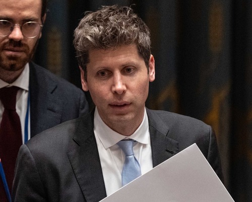OpenAI CEO’su Sam Altman: Yapay zekanın faydaları için bazı kötü şeyler kabul edilmeli