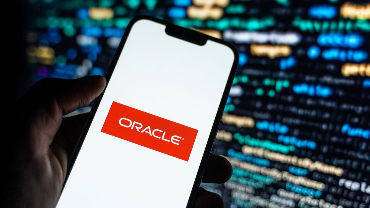 Oracle'dan yapay zeka ve bulut altyapısına 2 milyar dolar yatırım