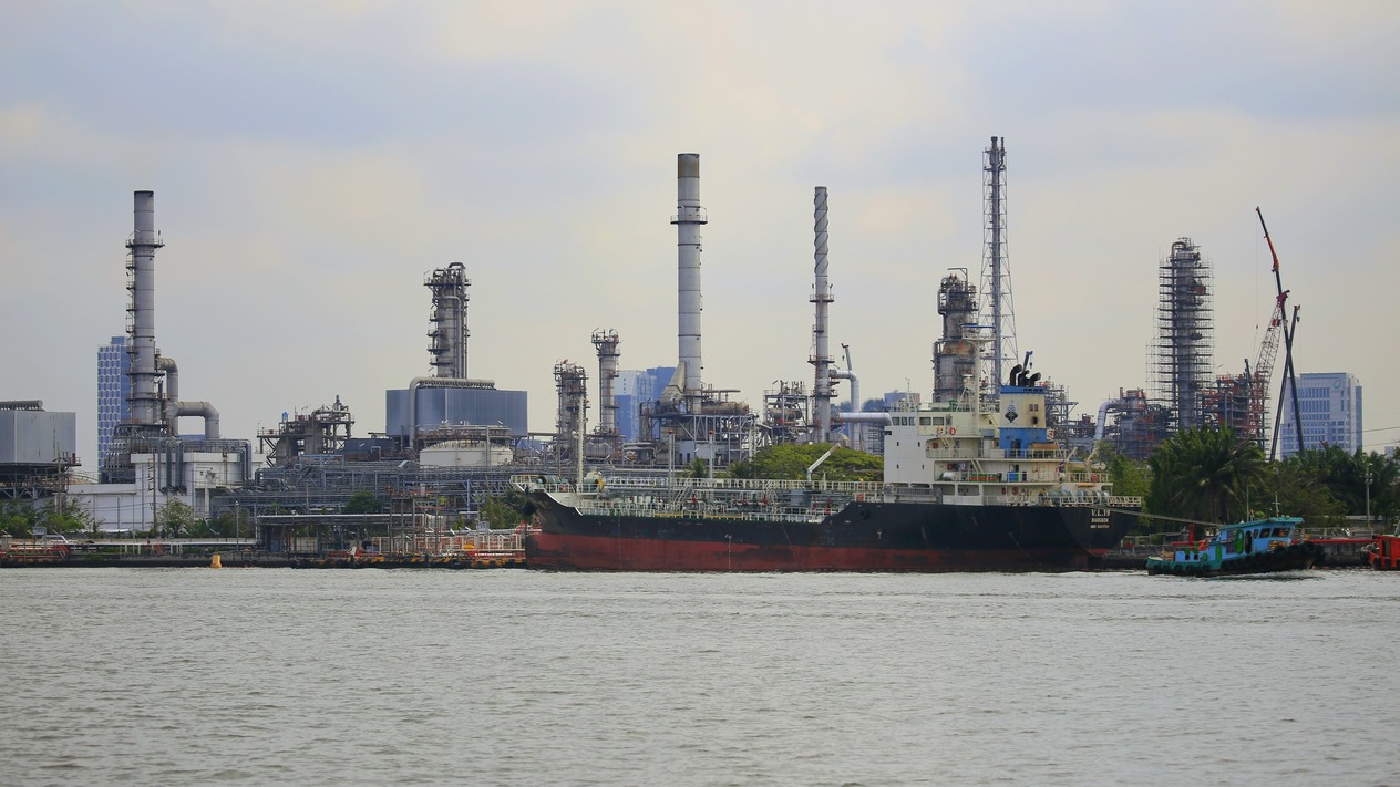 Orta Doğu'da ateşkes haberleri petrolü dalgalandırdı: Brent yeniden 100 doları aştı