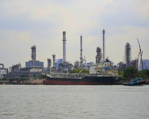 Orta Doğu'da ateşkes haberleri petrolü dalgalandırdı: Brent yeniden 100 doları aştı