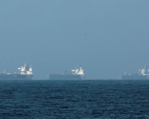 Orta Doğu'daki çatışmalar sonrası Çin akaryakıt ihracatını askıya aldı