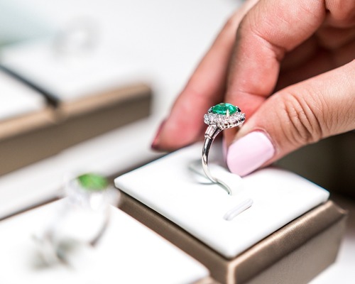 Özel tasarım takılar hızlı üretimin yerini alıyor