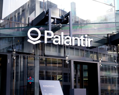 Palantir eski çalışanların kurduğu şirketi mahkemeye verdi