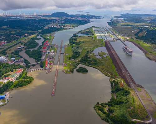 Panama Kanalı'nda gemi trafiği yüzde 50 arttı