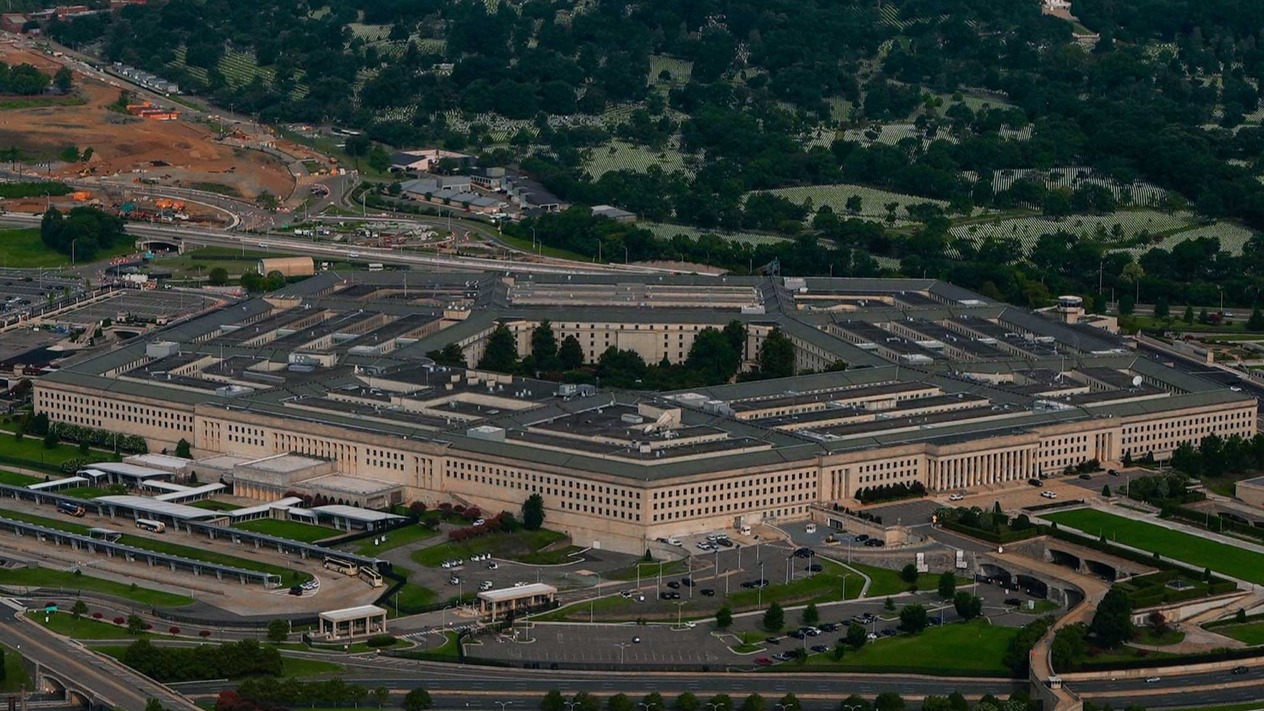 Pentagon yapay zeka hackerlarına milyonlar harcıyor