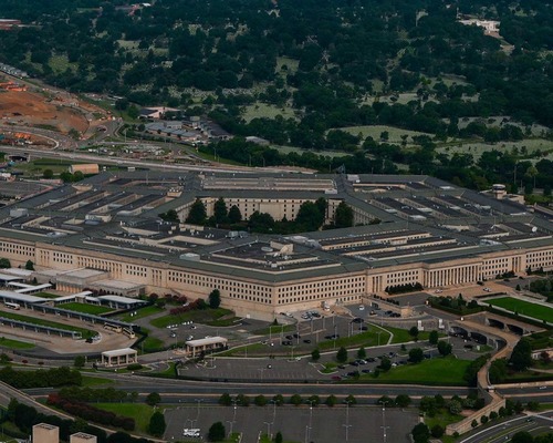 Pentagon yapay zeka hackerlarına milyonlar harcıyor