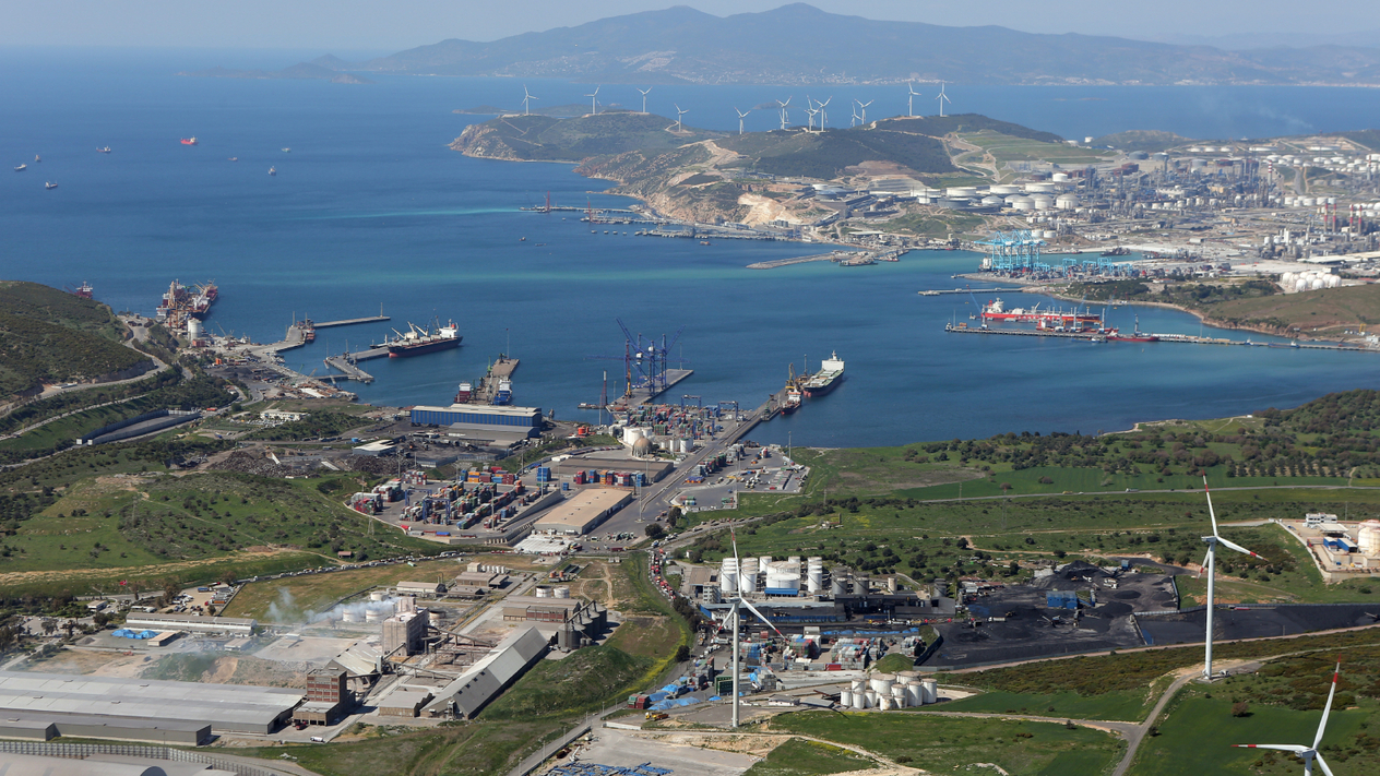 Petkim liman şirketindeki tüm hisselerini SOCAR'a devretti