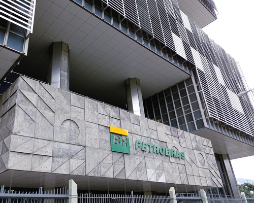 Petrobras düşük petrol fiyatları nedeniyle yatırım planını kıstı