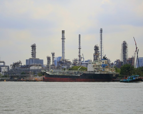 Petrol fiyatları 100 dolar sınırını aştı: Goldman Sachs'tan yeni tahmin