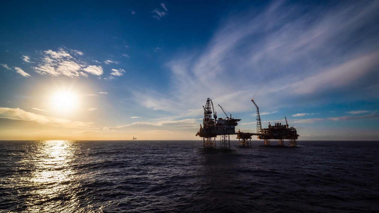 Petrol fiyatları ateşkesin çökme endişesiyle yeniden tırmanışa geçti