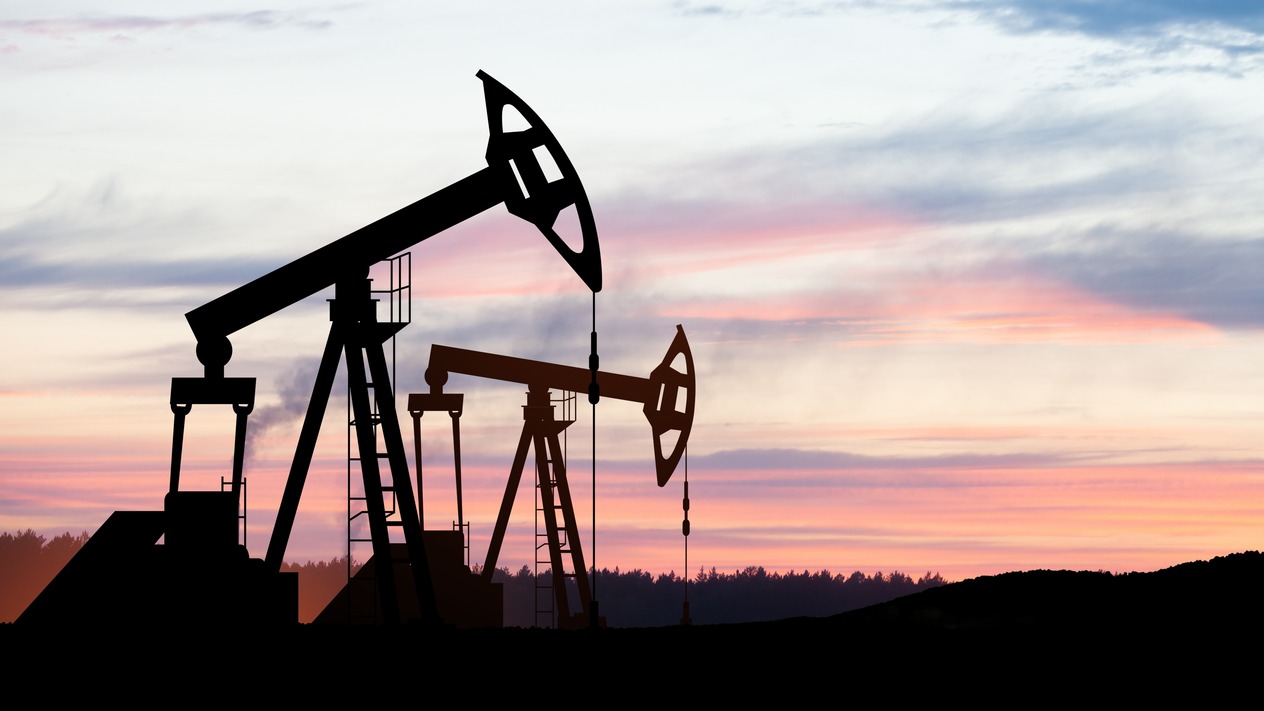 Petrol fiyatları Hürmüz Boğazı belirsizliği ve piyasalardaki faiz beklentileriyle dalgalanıyor