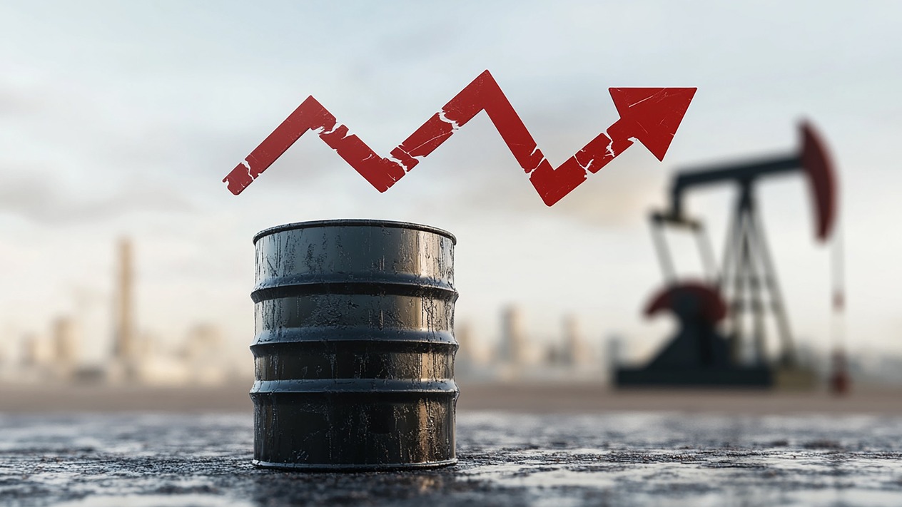 Petrol fiyatları Orta Doğu'daki arz endişeleriyle yükseldi