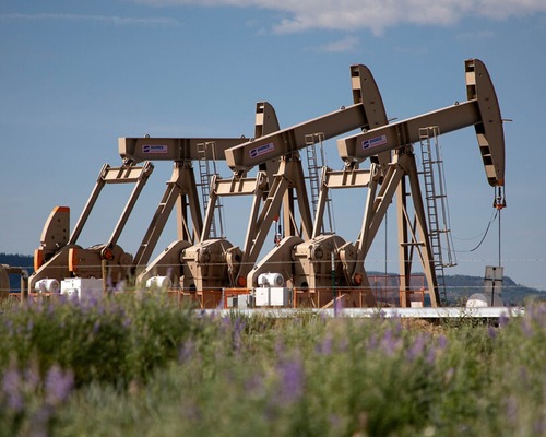 Petrol fiyatları son iki yılın en kötü aylık kaybını yaşıyor