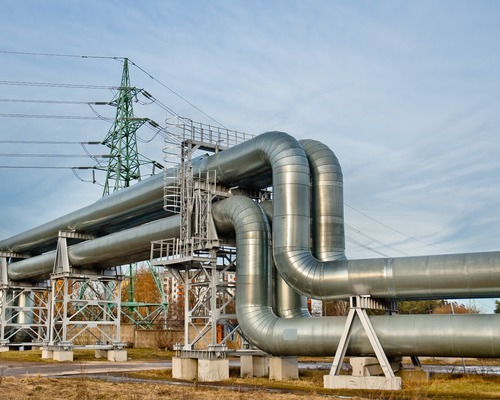 ABD ve İran arasındaki barış görüşmelerinin yeniden başlama ihtimali, Hürmüz Boğazı'ndaki abluka endişelerini hafifleterek petrol fiyatlarını aşağı çekti.