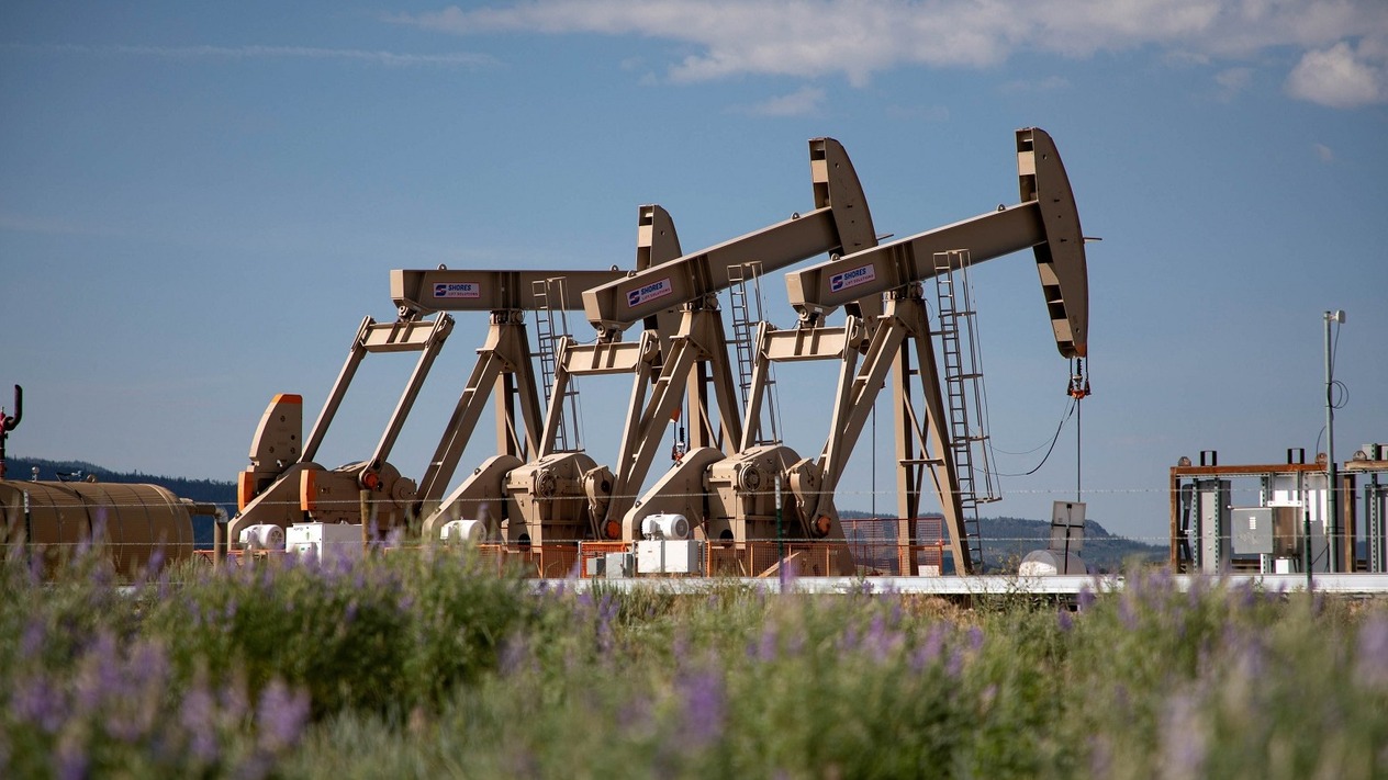 Petrol şirketleri işten çıkarmalara ve yatırım kesintilerine gidiyor