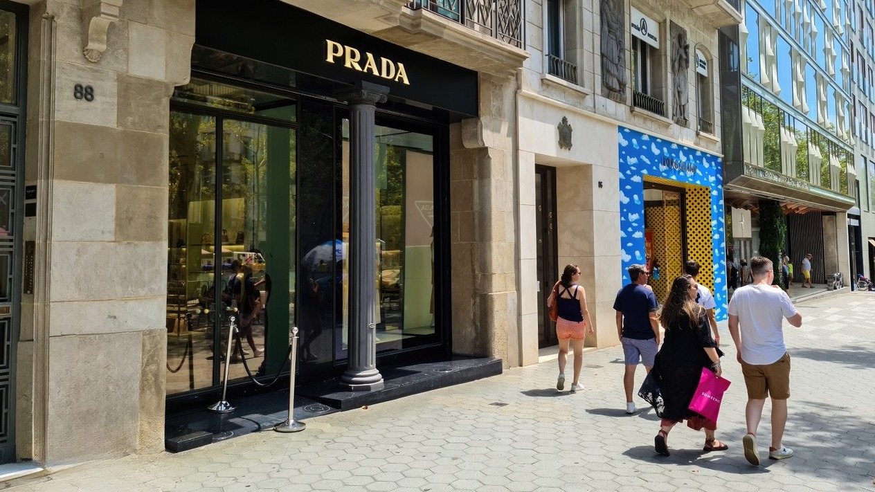  Piyasa karmaşasından etkilendi: Versace’nin Prada anlaşması ertelenebilir