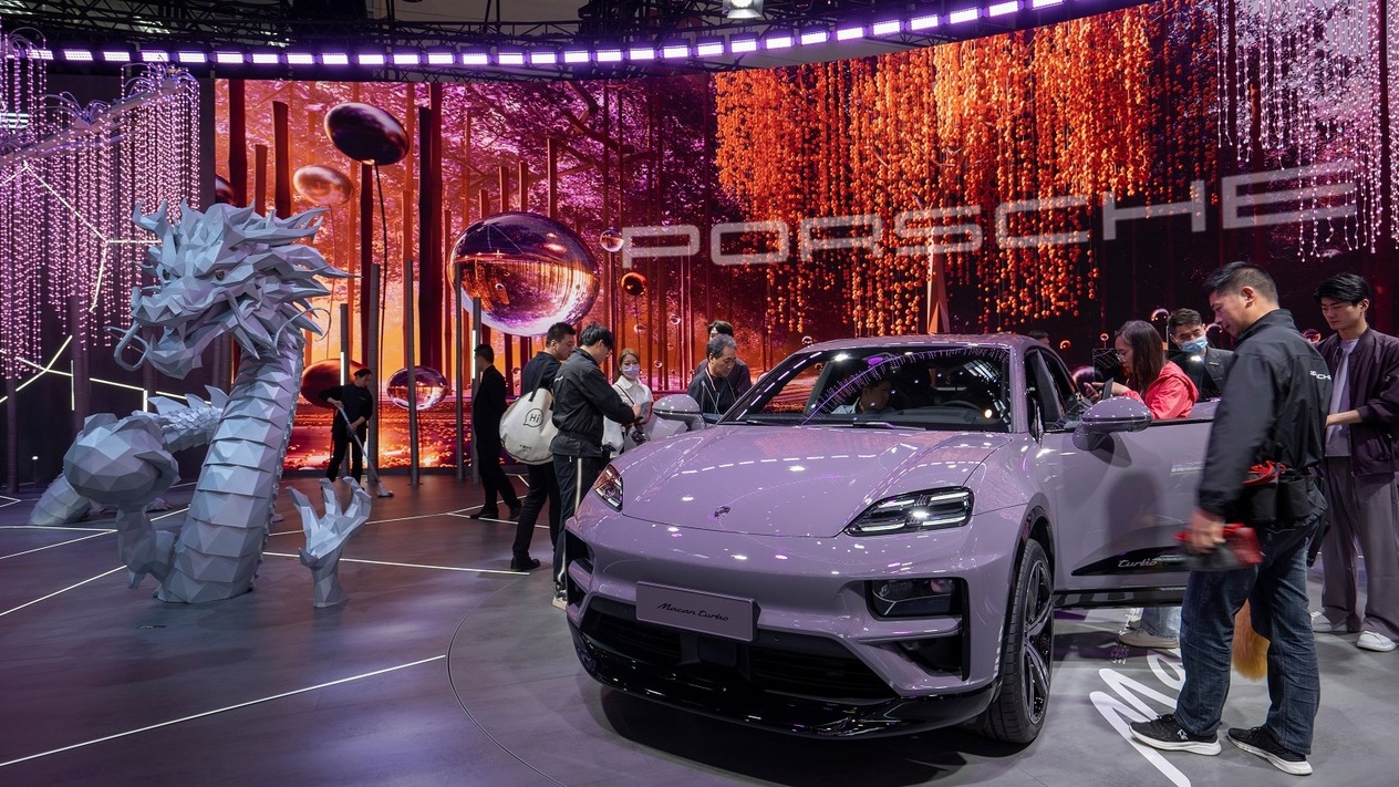 Porsche ve Mercedes’in öğrenmesi gereken ders: Lüks elektrikli satılmıyor