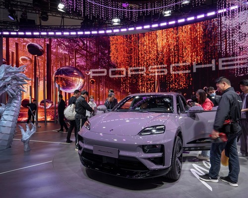 Porsche ve Mercedes’in öğrenmesi gereken ders: Lüks elektrikli satılmıyor