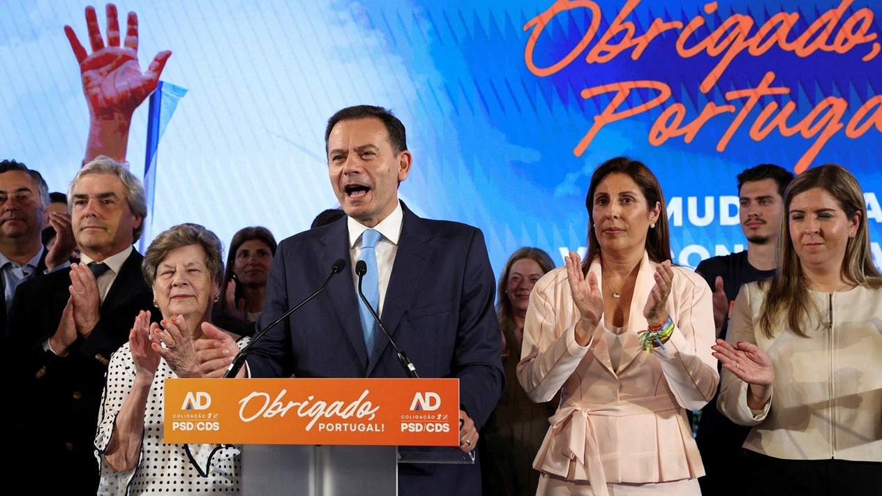 Portekiz'de aşırı sağ yükseldi, sol parti çöktü