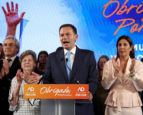 Portekiz'de aşırı sağ yükseldi, sol parti çöktü