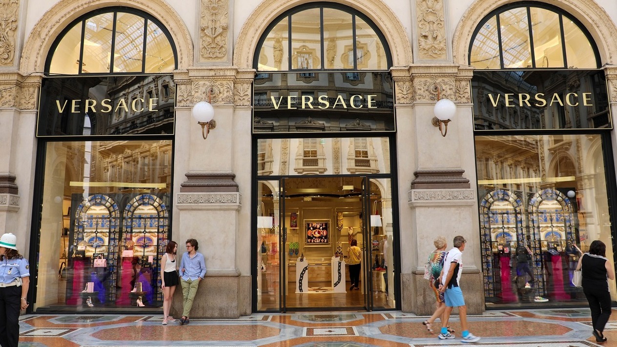 Prada 1,5 milyar euro’ya varan Versace anlaşmasına yaklaşıyor