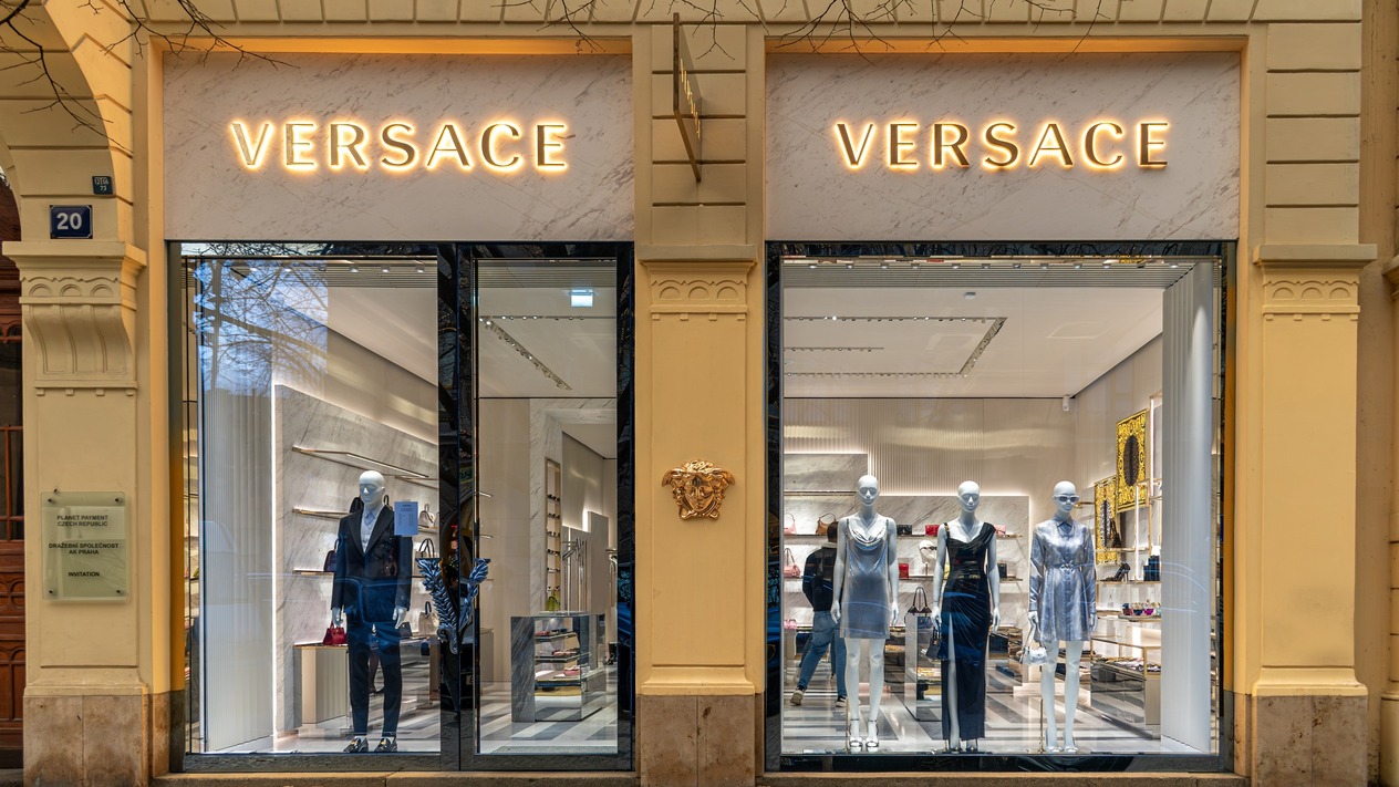 Prada tarifelere rağmen Versace'yi 1,38 milyar dolara satın alıyor