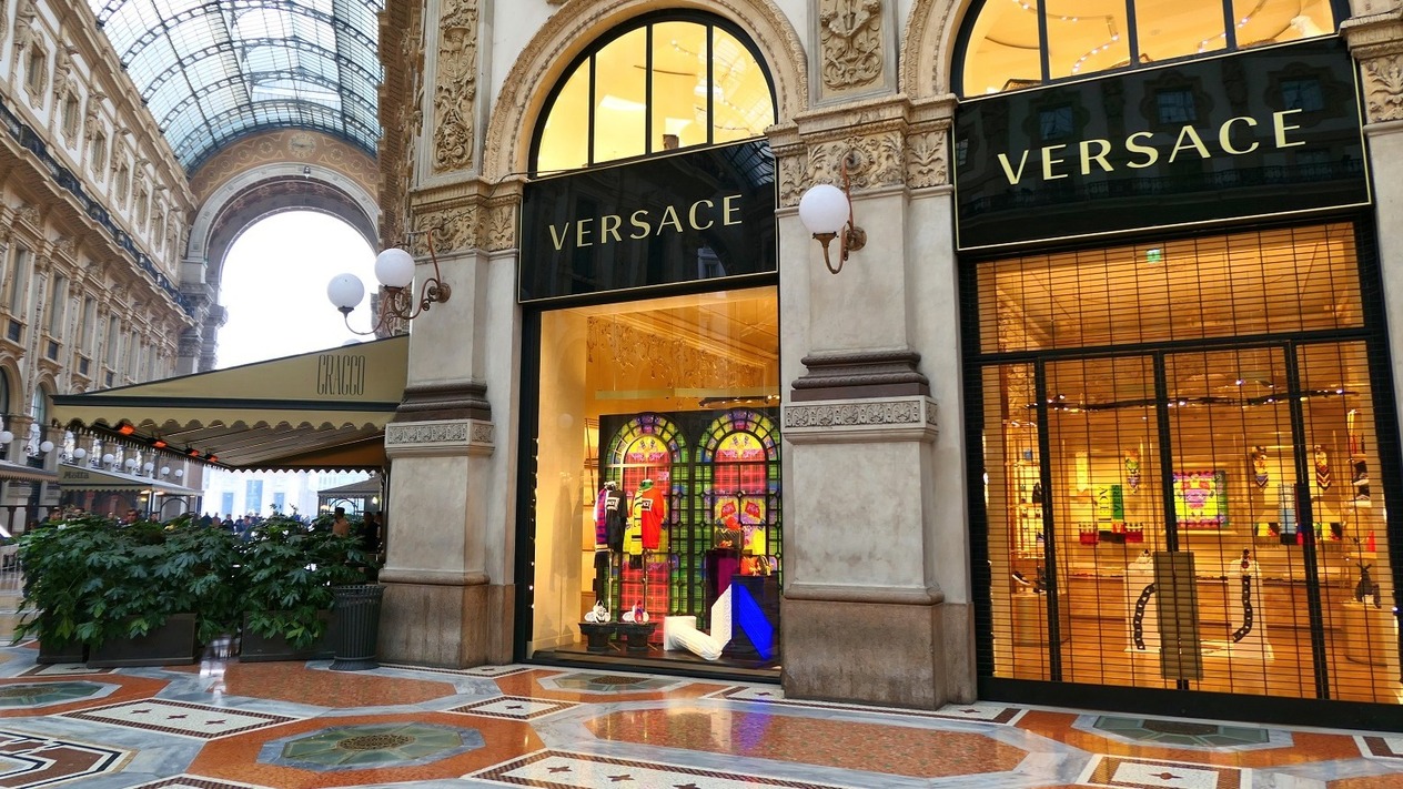 Prada Versace’de indirimleri sınırlayacak