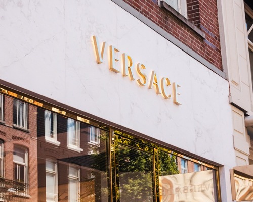 Prada, Versace'yi satın almak için teklif hazırlıyor