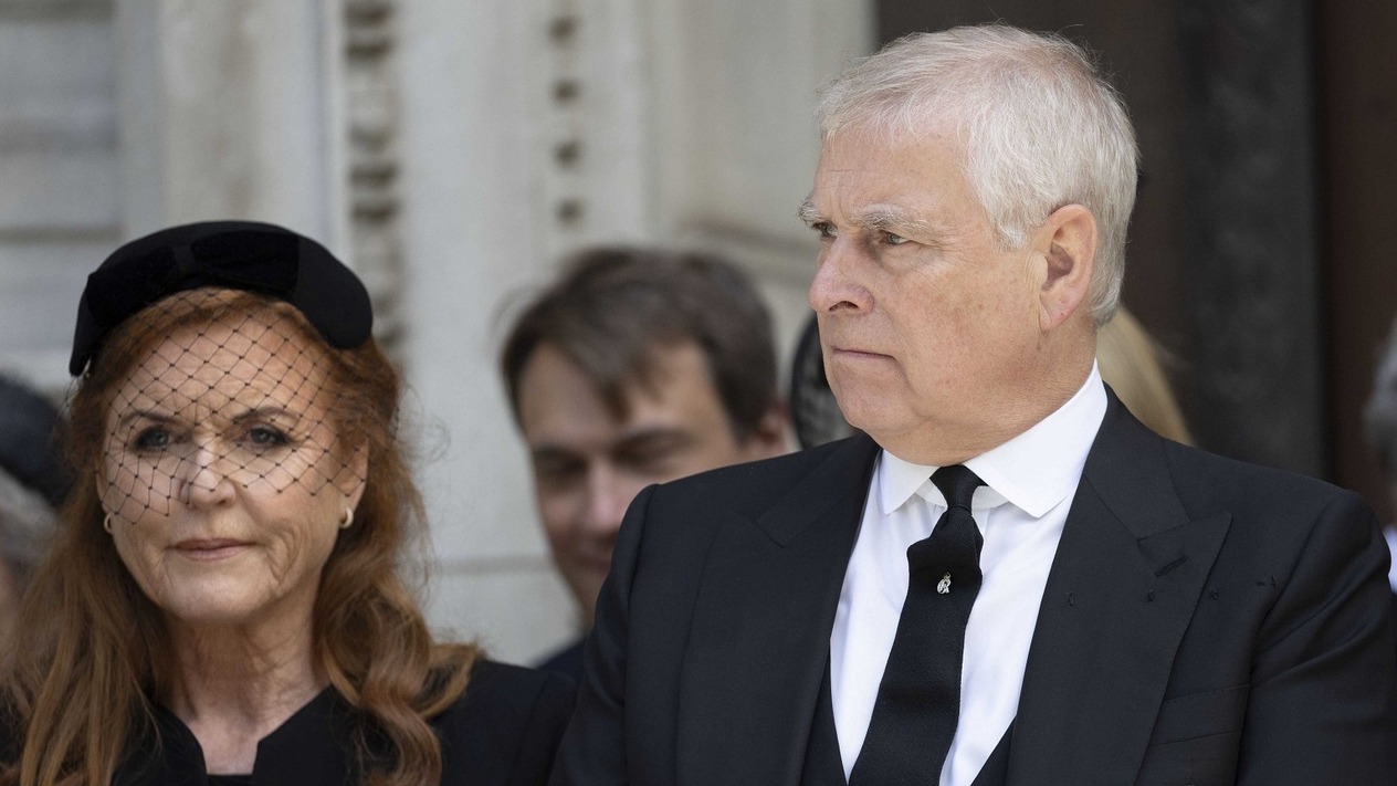 Prens Andrew görevi kötüye kullanma şüphesiyle gözaltına alındı