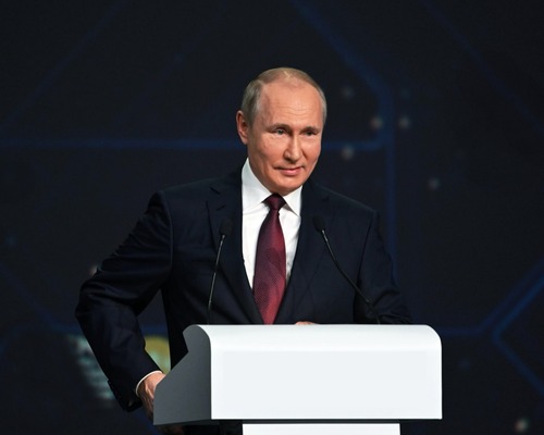 Putin’den üç yıl sonra ilk sinyal: Ukrayna ile doğrudan görüşmeye açık olduğunu açıkladı