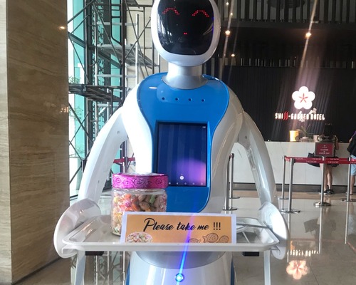 Restoran, lobi, temizlik... Otelde robotlar görev başında