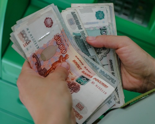 Rus ekonomisi için yeni risk: Rublenin rekor kıran yükselişi