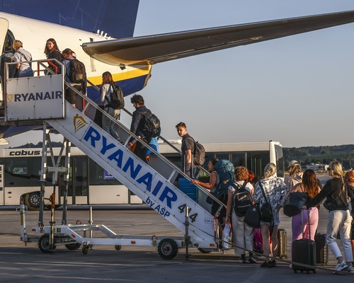 Ryanair'ın geliri arttı kârı düştü