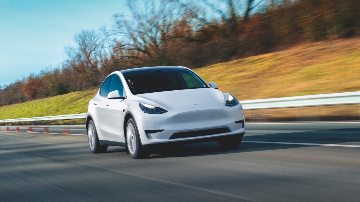 Sade ve hızlı: Tesla