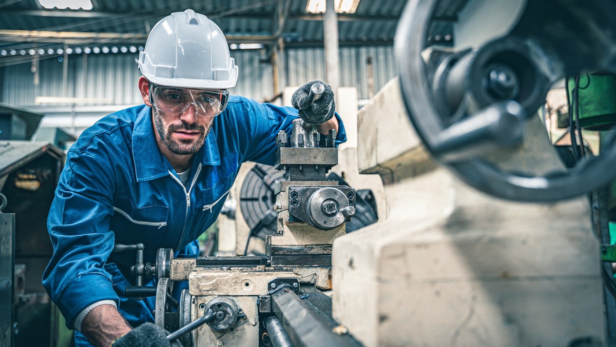 Sanayide istihdam üç yılın dibinde: Ücretli çalışan sayısı 5 milyonun altına geriledi