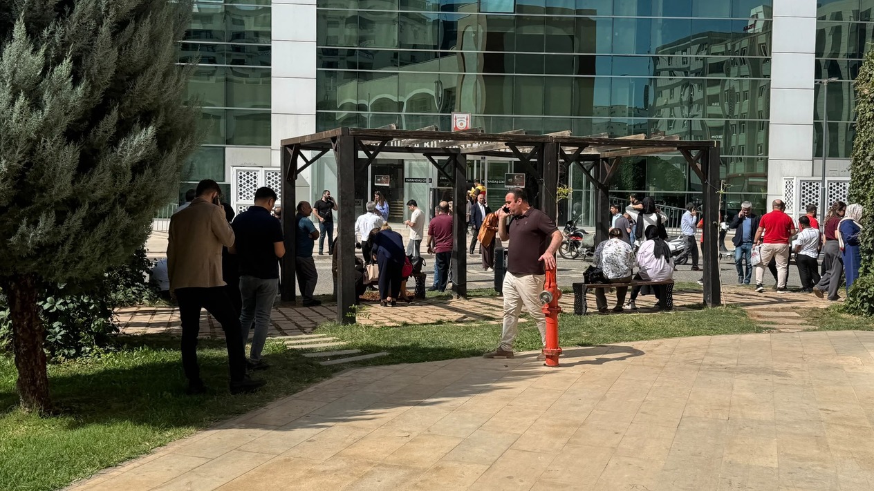 Şanlıurfa'da 5,4 büyüklüğünde deprem: Çevre illeri de sokağa döktü