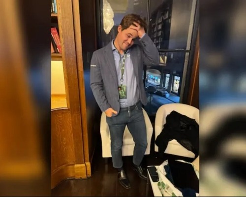 Santrançta kıyafet krizi çözüldü: Dünya Şampiyonu Büyük Usta Magnus Carlsen turnuvaya geri döndü