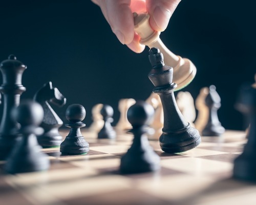 Sessizliğin stratejik gücü: Tavla mı satranç mı?