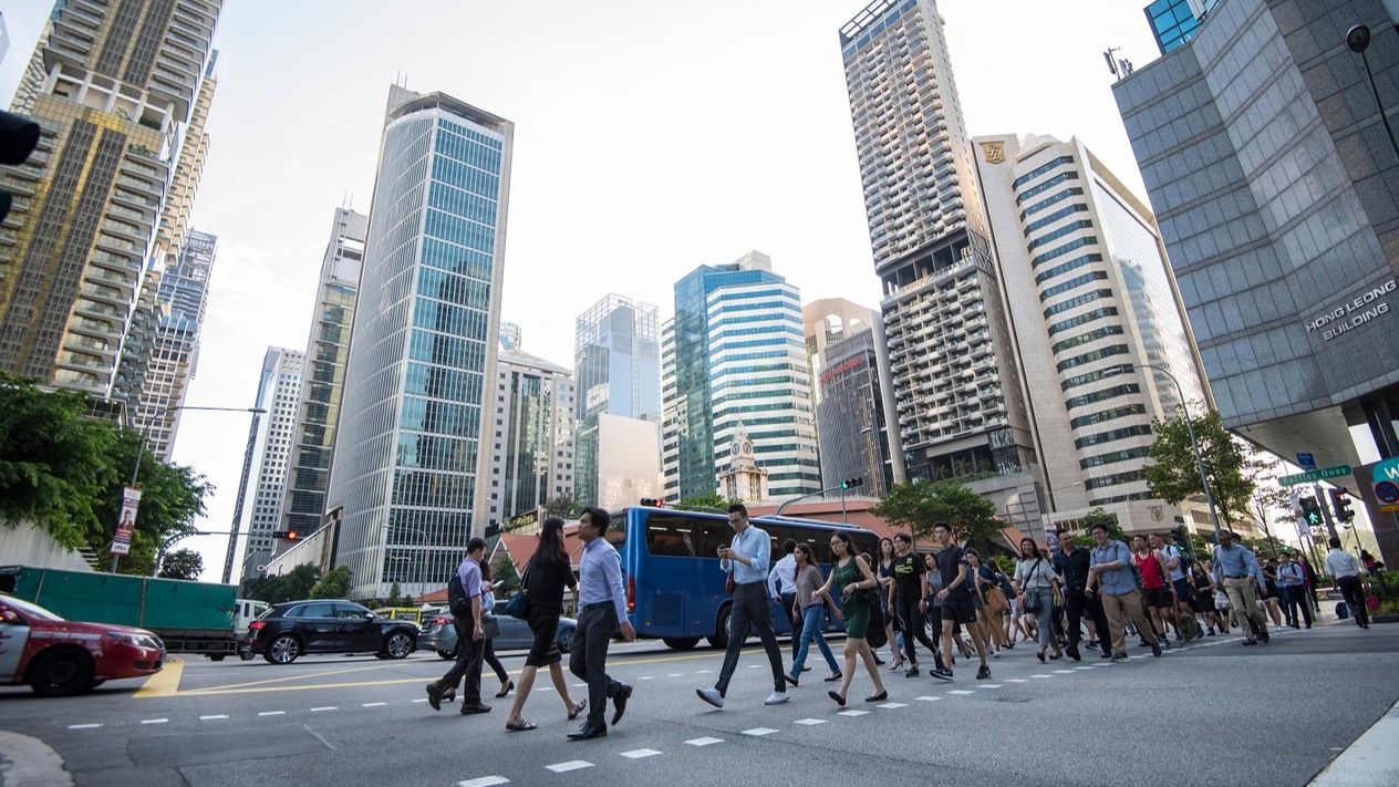 Singapur'un 240 bin milyoneri parasını lüks markalara harcıyor